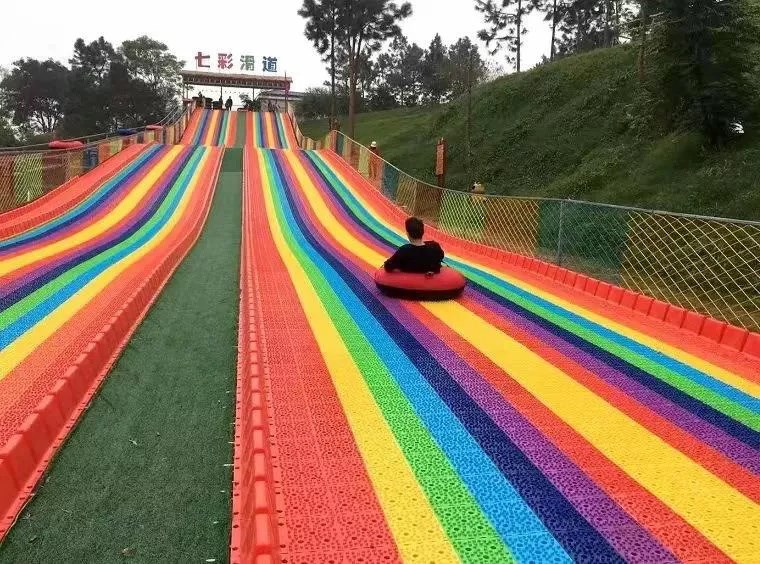 站在玻璃桥上,高空的独特视角,让清花湾美景一览无余